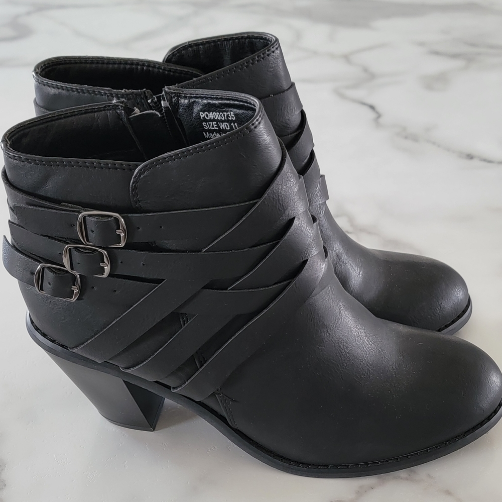 Journee Collection Black Boots